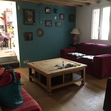 Maison Douce Et Atypique Avec Son Jardin A