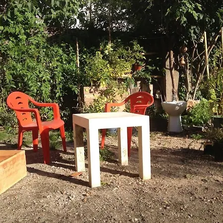 Maison Douce Et Atypique Avec Son Jardin A 度假居