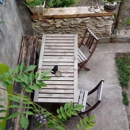 Maison Douce Et Atypique Avec Son Jardin A 图尔