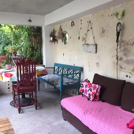 Maison Douce Et Atypique Avec Son Jardin A * Tours